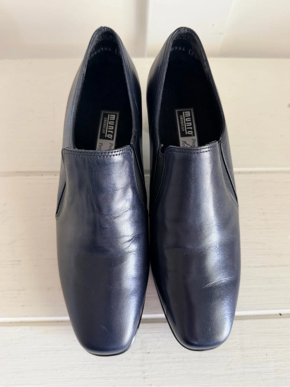 Munro American Annee Navy Blue Leather Square Toe Block Heel Pumps 5.5 LIKE NEW